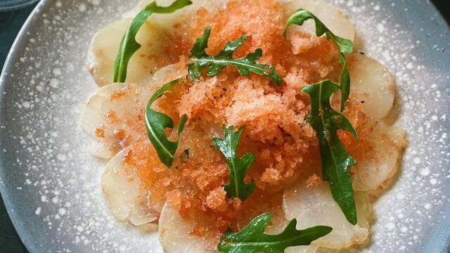 Zeeduivel gezouten met Sechuan Button met tomaat, knoflook en chili granita