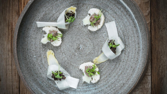 Cauliflower slices and raw asparagus curls