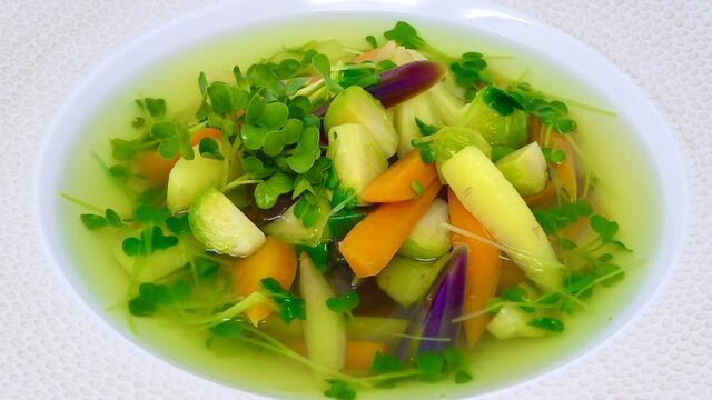 Wortel en BroccoCress bouillon