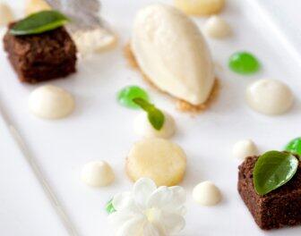 Dessert mit Jasmine Blossom