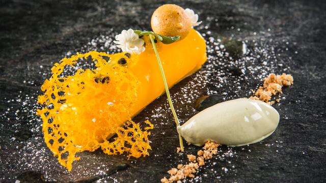 Cannelloni, Mango, Passionsfrucht, Shiso Green, Jasmine Blossom, Citra Leaves