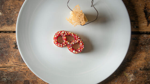 “Brezel” Soft pretzel, caramel chocolate, plum and Honny Cress