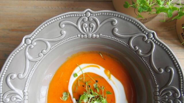 Sweet potato and bell pepper soup with fresh Cress