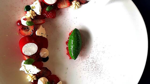 Straw-buzz-berry