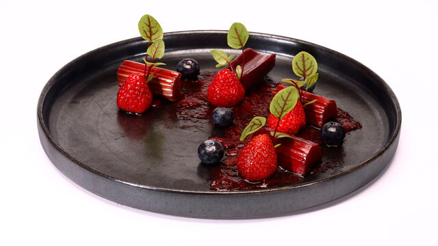 Rhabarber und Erdbeeren