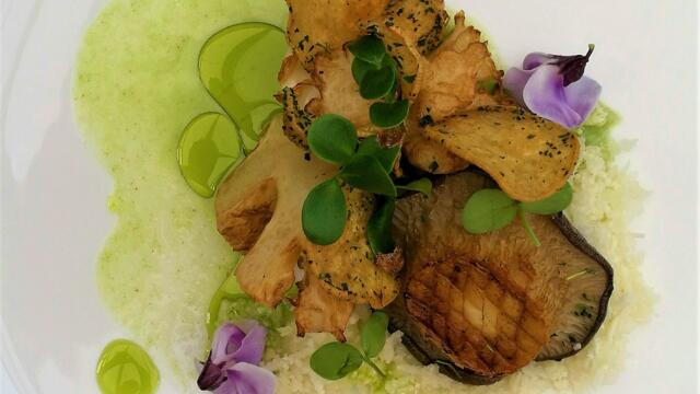 Deep fried Cauliflower heart with King oyster mushroom