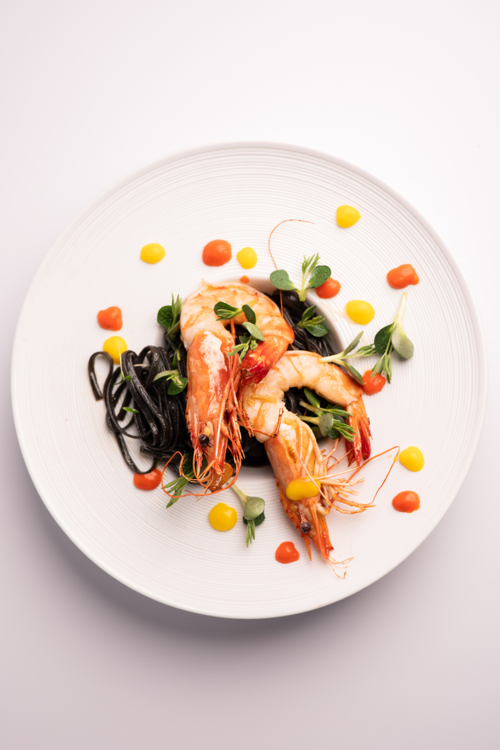 Sepia Tagliatelle mit Scampi und Ghoa Cress - Koppert Cress