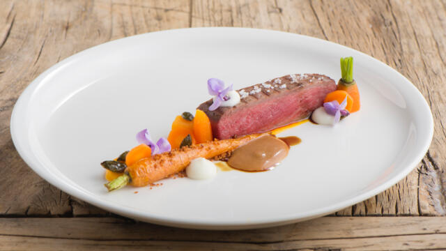 Beef steak, carrot and sour cream