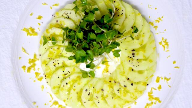Cucumber salad with yoghurt and lemon