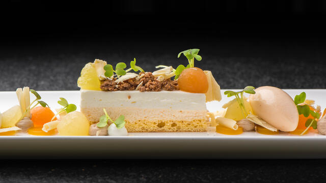 Melão, nougat, queijo cottage e Mustard Cress