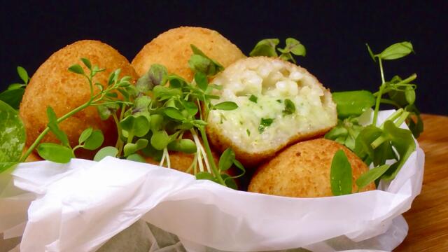 Mozzarella en Daikon Cress arancini