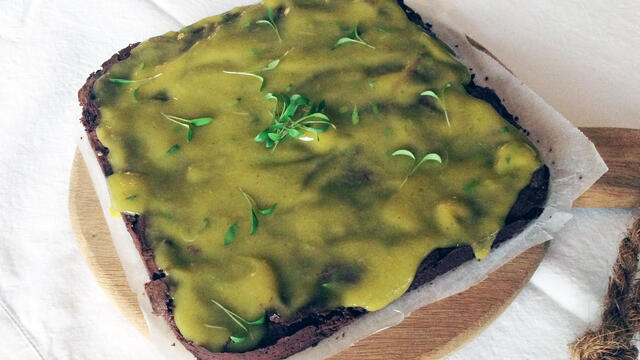 Brownies with Ghoa Cress – Mango sauce