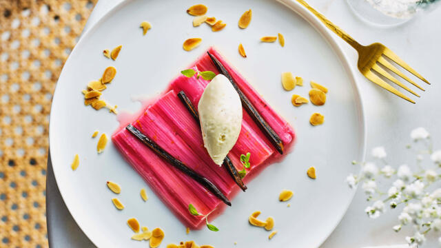 Rhubarb with vanilla bean