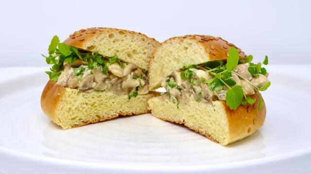 Mushroom and gorgonzola bun