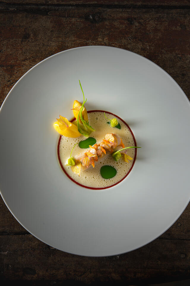 Poitrine de porc Luma, vin jaune, polenta, puntarelle, coques, Sweet Peeper