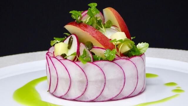 Salade de radis aux pommes et graines de citrouille